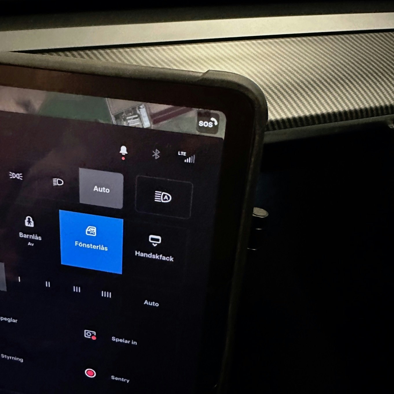 List runt skärmen, silikon - Tesla Model 3/Y