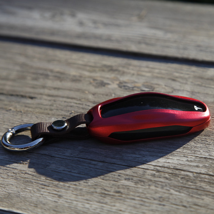 Snygg nyckelhållare i rött till Tesla Model X