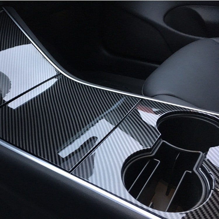 Snygga paneler i ABS-plast m carbon fibermönster som skyddar hela konsollen.