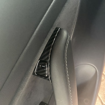 Paneler t dörröppnarna - carbon fiber glossy - Tesla Model 3/Y