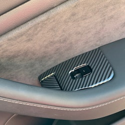 Paneler t fönsterhissknapprna i glossy carbon fiber - Tesla Model 3/Y
