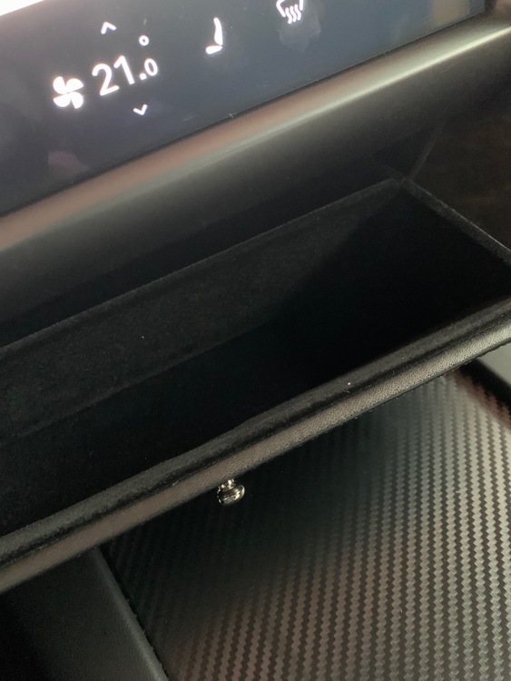 Låda under skärmen m knopp - matt svart - Tesla Model S/X