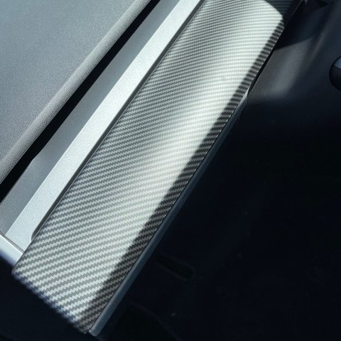 Paneler till instrumentbrädan, silk carbon fiber print - Tesla Model 3