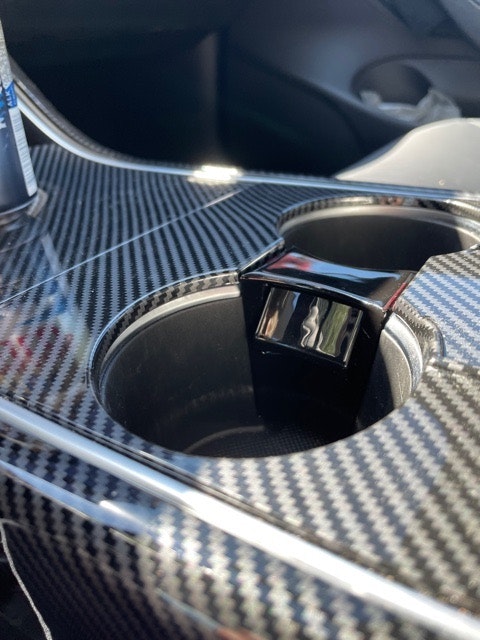 Fjädrande insats t mugghållaren - Tesla Model 3