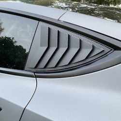 Paneler t bakersta sidofönstret i matt carbon fiber - Tesla Model Y