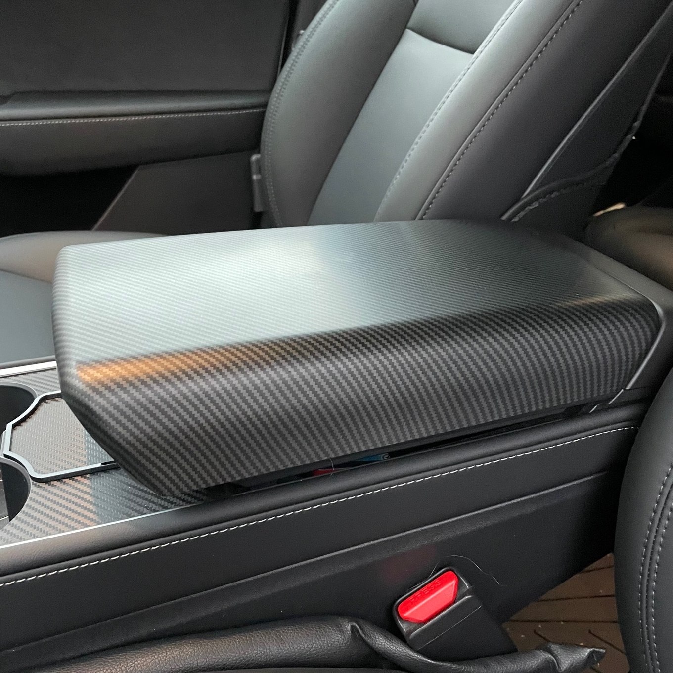 Armstöd i matt carbon fiber - Tesla Model 3/Y