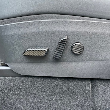 Paneler t knapparna på stolarna i glossy carbon fiber - Tesla Model 3/Y
