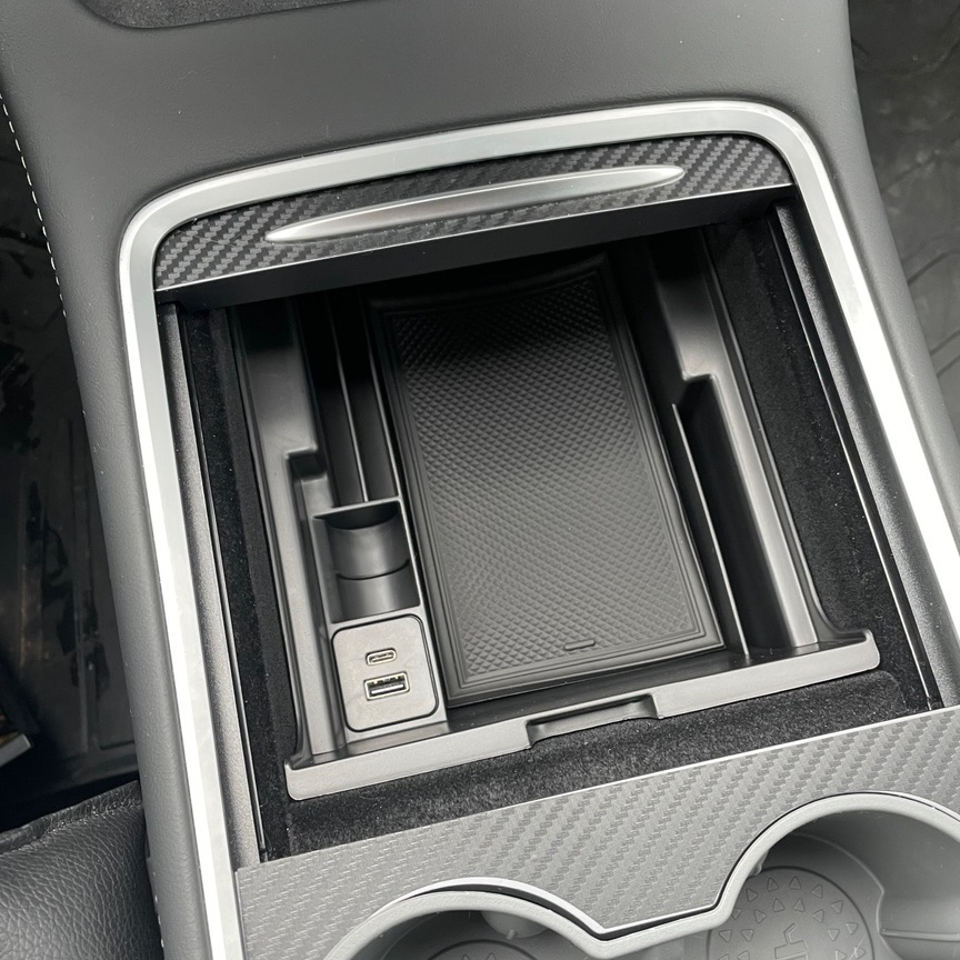 Förvaringslåda mittkonsollen m klick + extra USB-uttag - Tesla Model 3 2021/Y