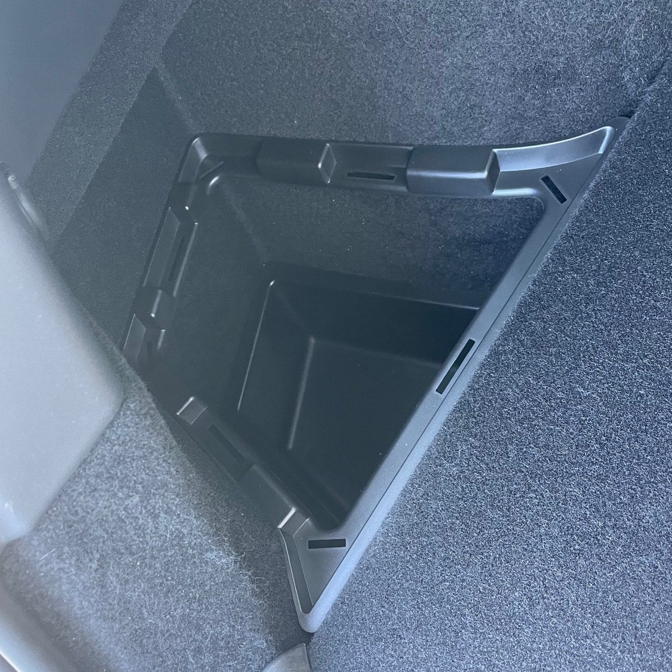 Extra golvbitar till bagaget inkl hållare, set om 2 - Tesla Model Y