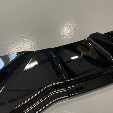 Frontspoiler glossy svart - Tesla Model 3