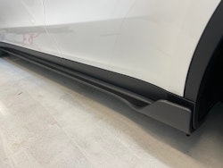 Sidokjol matt carbon fiber - Tesla Model Y