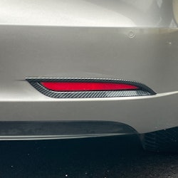 Paneler till reflexerna bak, glossy carbon fiber - Tesla Model 3