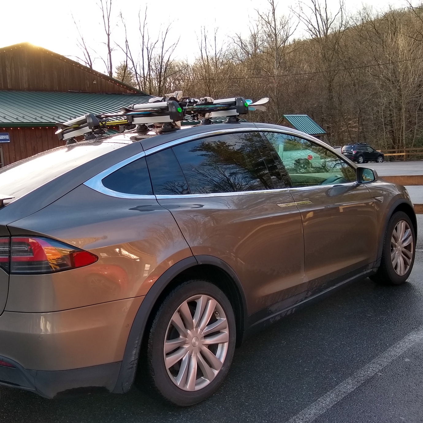 Vacuumräcken till skidor/snowboards - Tesla Model X