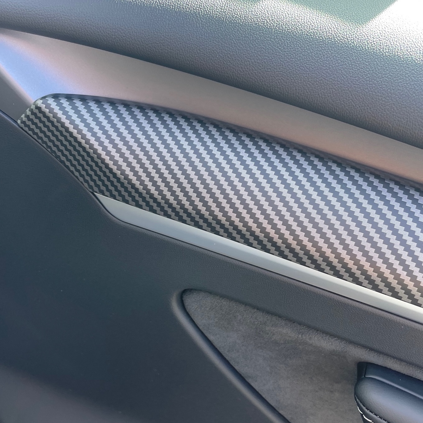 Dörrpaneler - matt carbon fiber - Tesla Model 3 2021/Y