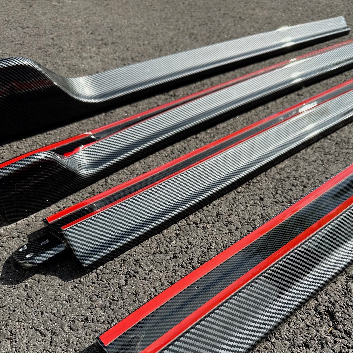 Sidokjolar glossy carbon fiber - Tesla Model 3