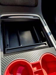 Förvaringslåda mittkonsollen, ABS-plast m silikoninsats - Tesla Model 3 2021/Y