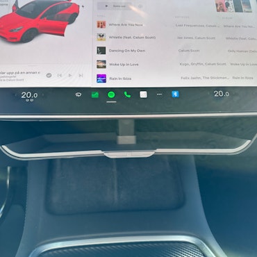 Förvaring under skärmen  - Tesla Model 3/Y