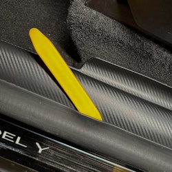 Instegsskydd fram i ABS, carbon fibermönstrade - Tesla Model Y
