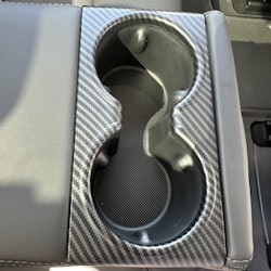 Panel mugghållaren bak, carbon fiber matt - Tesla Model 3 Highland