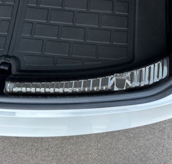 Trunk sill protector, carbon fiber - Tesla Model 3 Highland