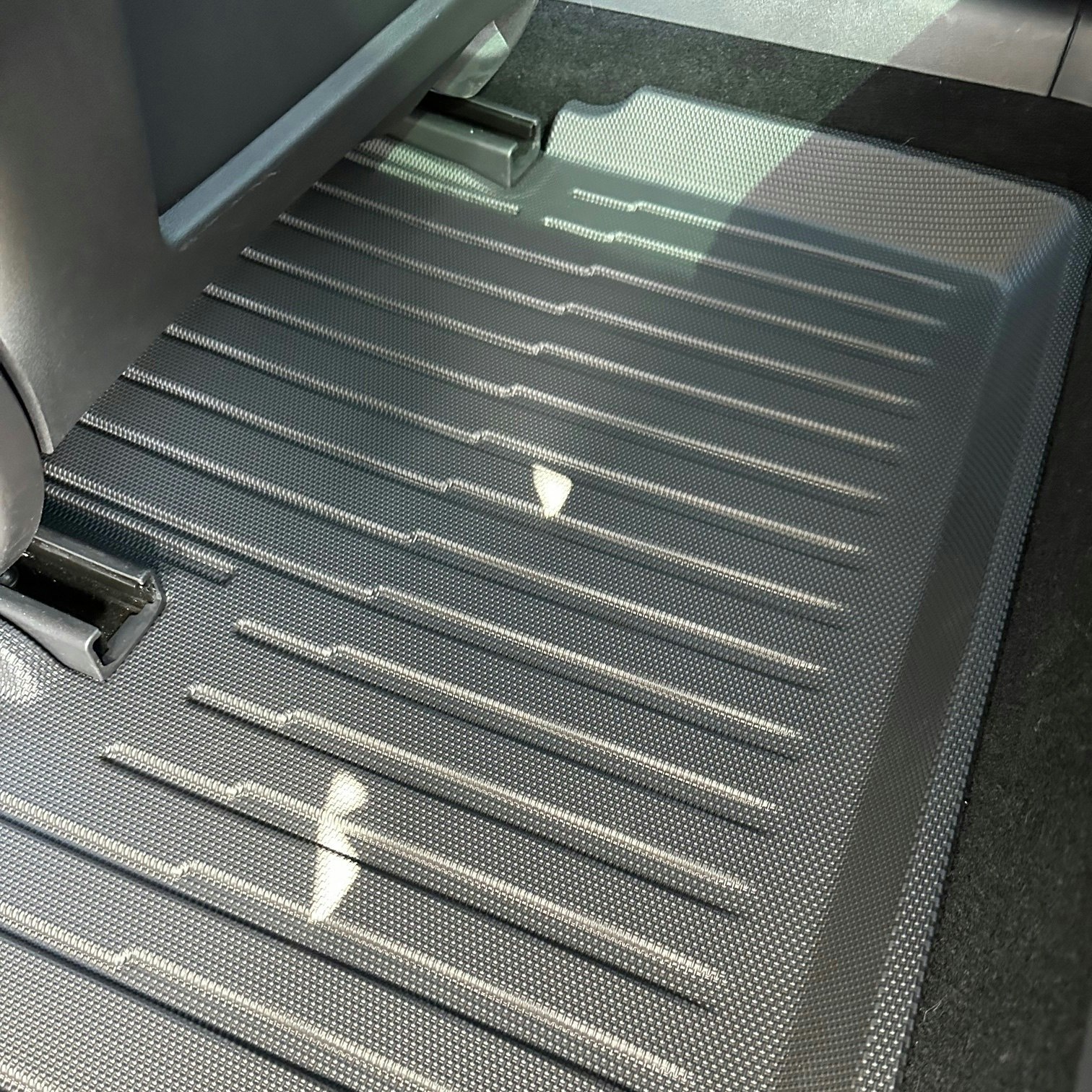 Interiörmattor TPE nano, hög kant - Tesla Model 3