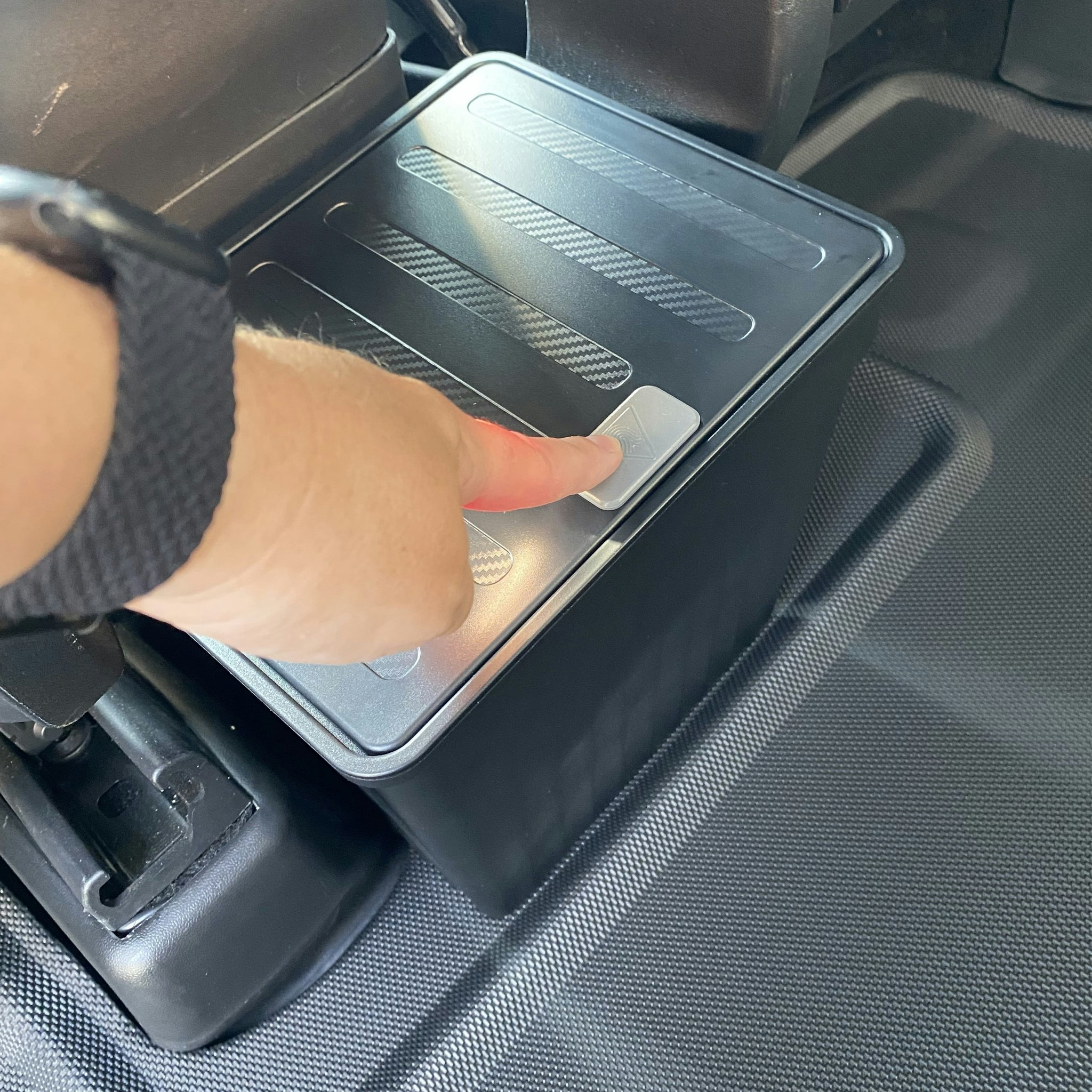 Rear seat storage, click lid - black - Tesla Model Y