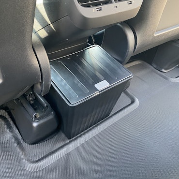 Förvaring baksätet, klicklock - svart - Tesla Model Y