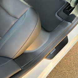 Entry cover for the rear seat in ABS, carbon fiber - Tesla Model 3 Highland