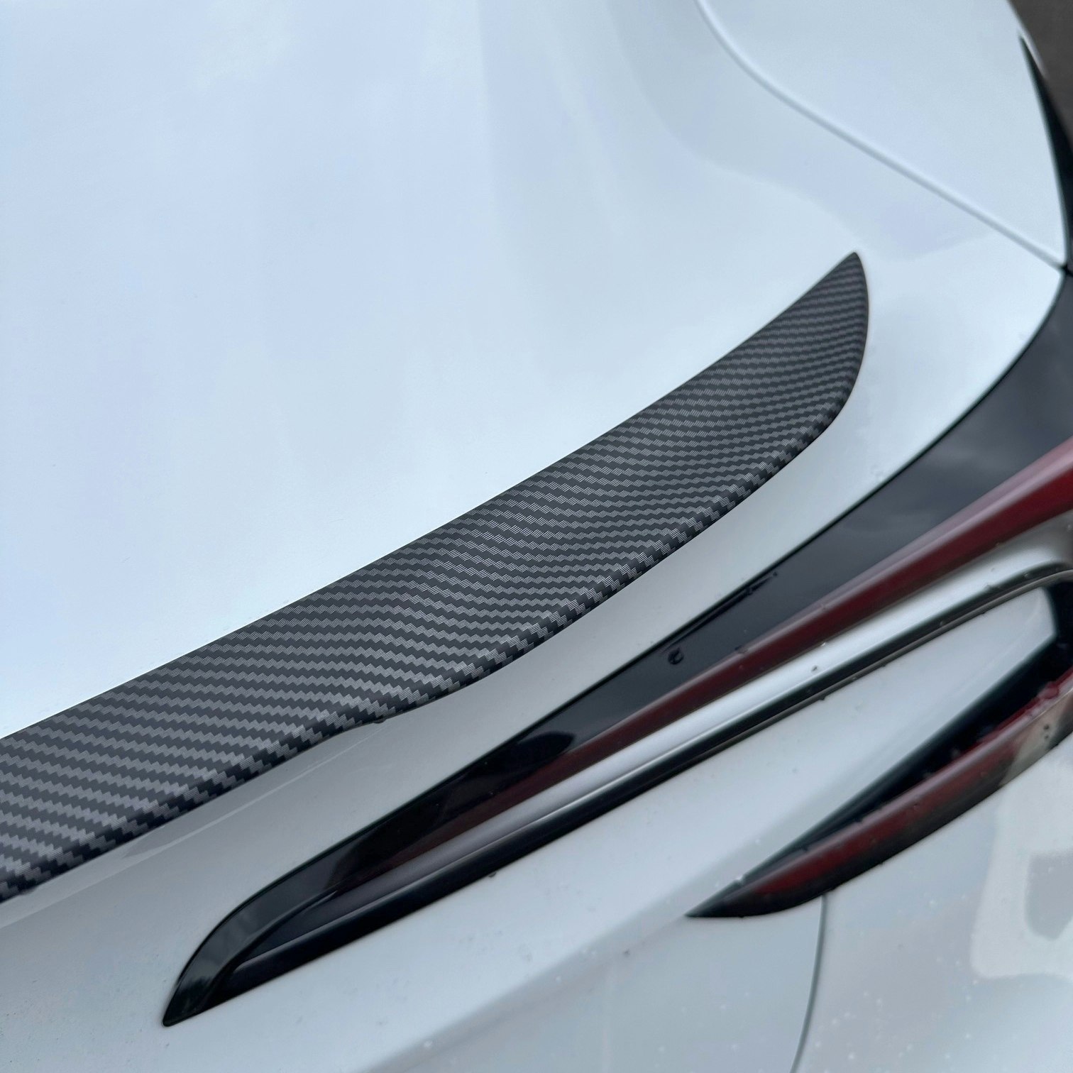 Spoiler with beveled edges in ABS, 2 colors - Tesla Model 3 Highland