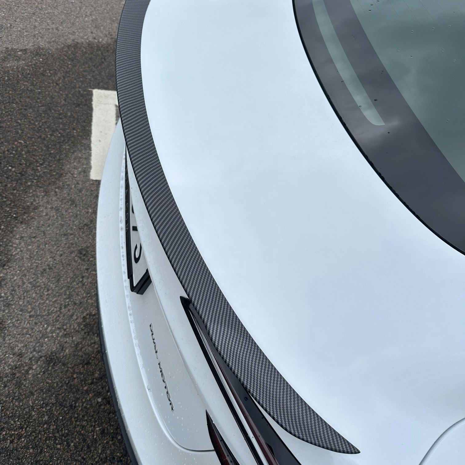 Spoiler with beveled edges in ABS, 2 colors - Tesla Model 3 Highland