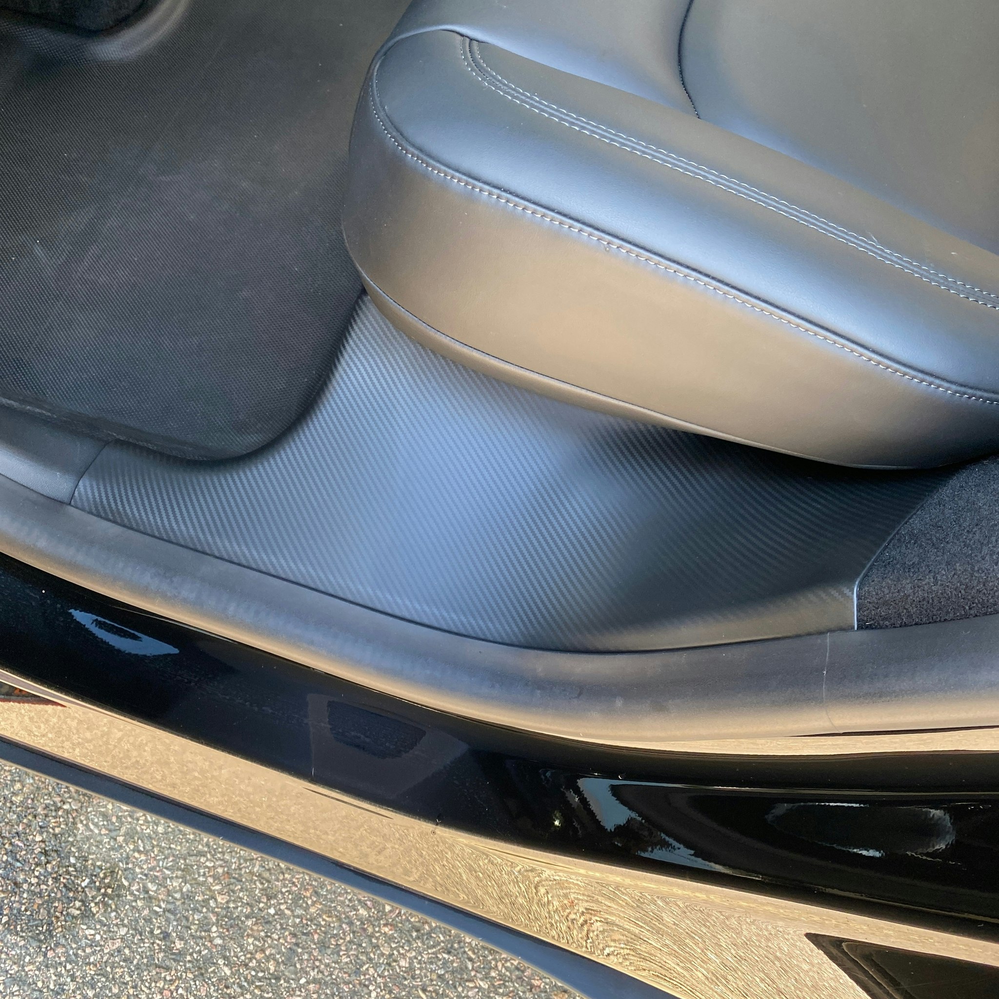 Instegsskydd till baksätet i ABS, carbon fiber - Tesla Model Y