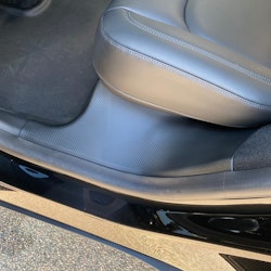 Instegsskydd till baksätet i ABS, carbon fiber - Tesla Model Y