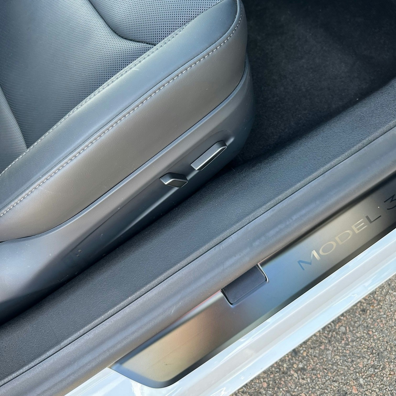 Step cover, 4 pcs, black - Tesla Model 3 Highland