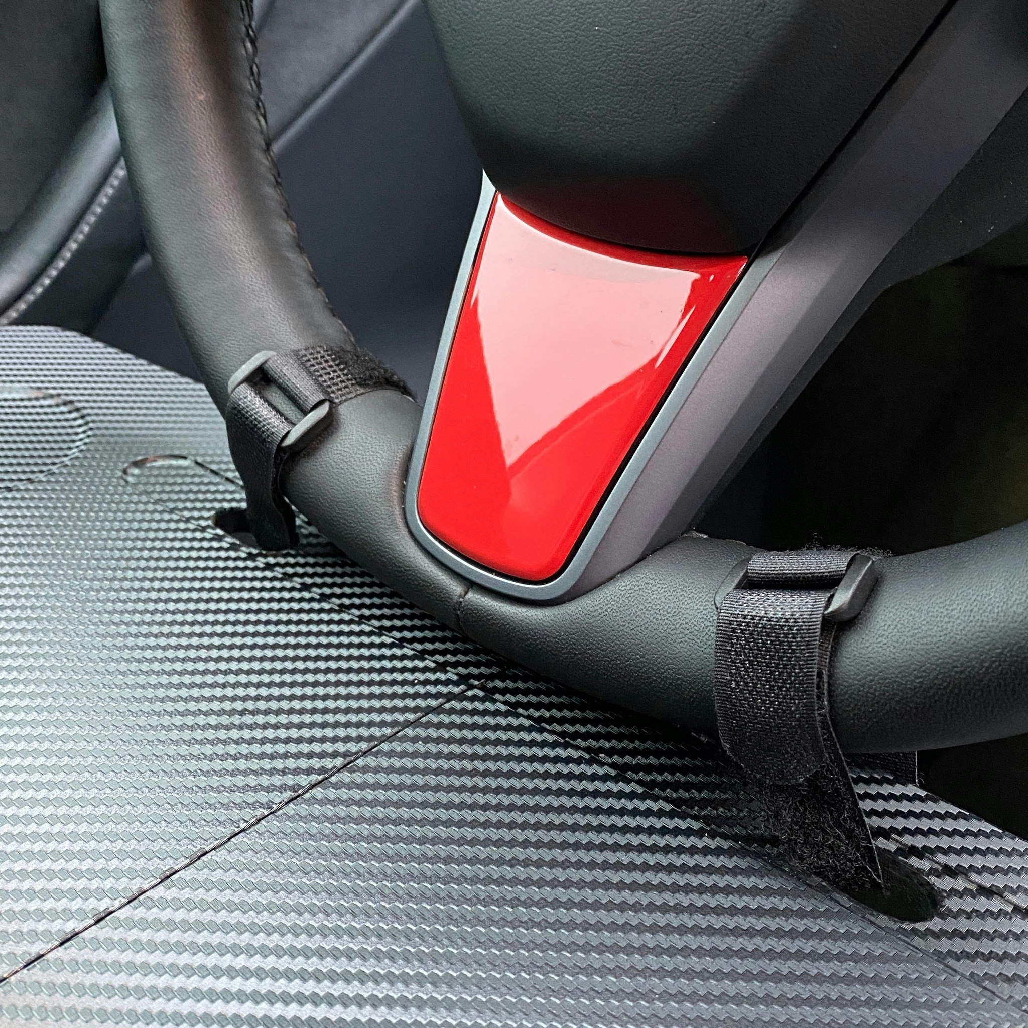 Tray table, foldable with bracket - Tesla Model 3/Y