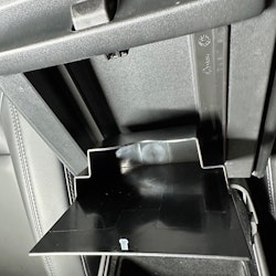 Hidden armrest insert with click function - Tesla Model 3 2021/Y
