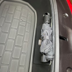Krokar till paraply i frunken - Tesla Model Y