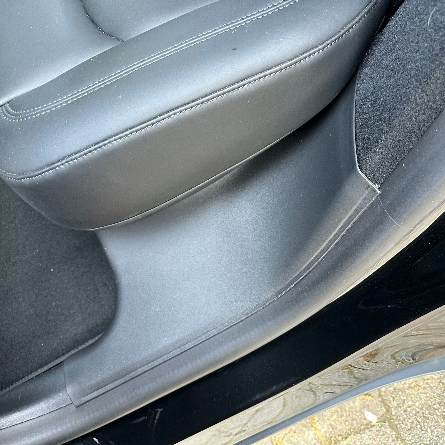Instegsskydd till baksätet i ABS - Tesla Model Y