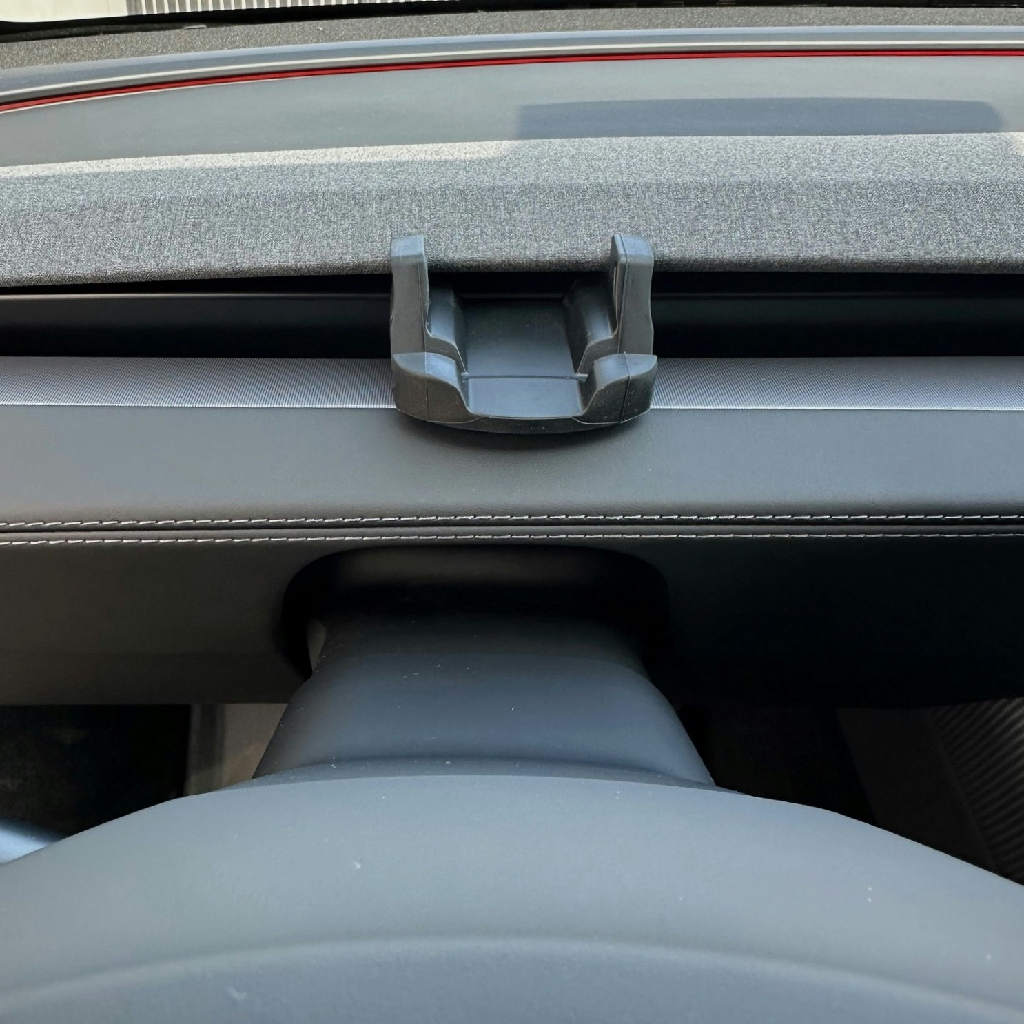 Mobile holder in silicone, 2 models - Tesla Model 3/Y