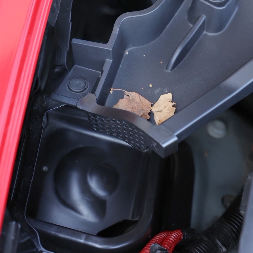 Smart vattenavrinngsskydd som du sätter i frunken på din Tesla Model Y
