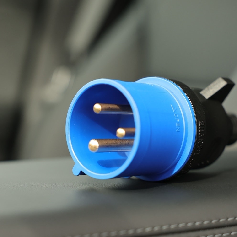 3-stifts CEE blå adapter Tesla Gen 2 mobilladdare 240V-uttag vid 32A