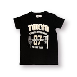 Svart t-shirt stl 122/128