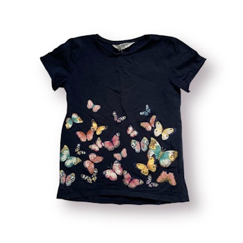 Mörkblå t-shirt fjärilar stl 122/128