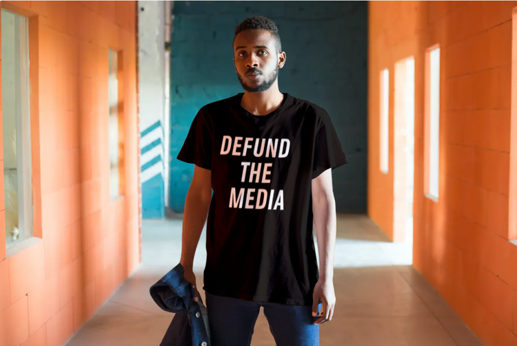 Defund The Media T-Shirt Herr Svart. Är du trött på mediernas vinkling. Make Your Statement T-Shirt från #statementsclothing