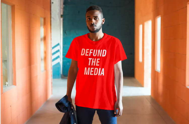 Defund The Media T-Shirt Herr Röd. T-Shirt herr med budskapet Defund The Media