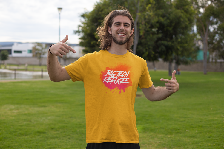 Big Tech Refugee Tshirt Men. Vi lämnar Bigtech.Anti Bigtech Tshirt. Herr Tshirt med tryck