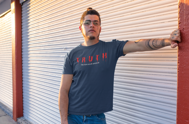 T-Shirt Herr. Flera färger & storlekar. Tryck: Truth-The New Hate Speech