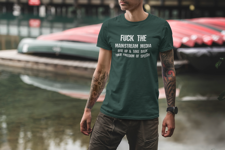 Snygga & klassiska T-Shirts med olika budskap. Denna T-Shirts text är Fuck The Mainstream Media.Stand up and take back your freedom of speech