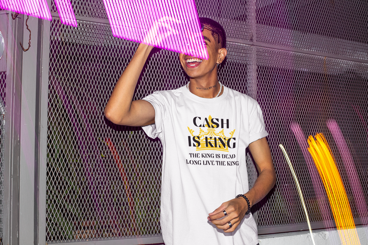 Cash Is King T-Shirt Herr. T-Shirt med tryckmotiv Cash is king. Tshirt i flertalet färger som ej hittas någon annanstans
