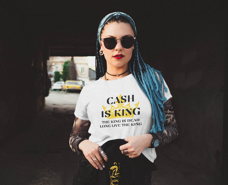 Cash Is King T-Shirt Dam. Cool T-Shirt med tryck. Tryckmotiv Cash Is King