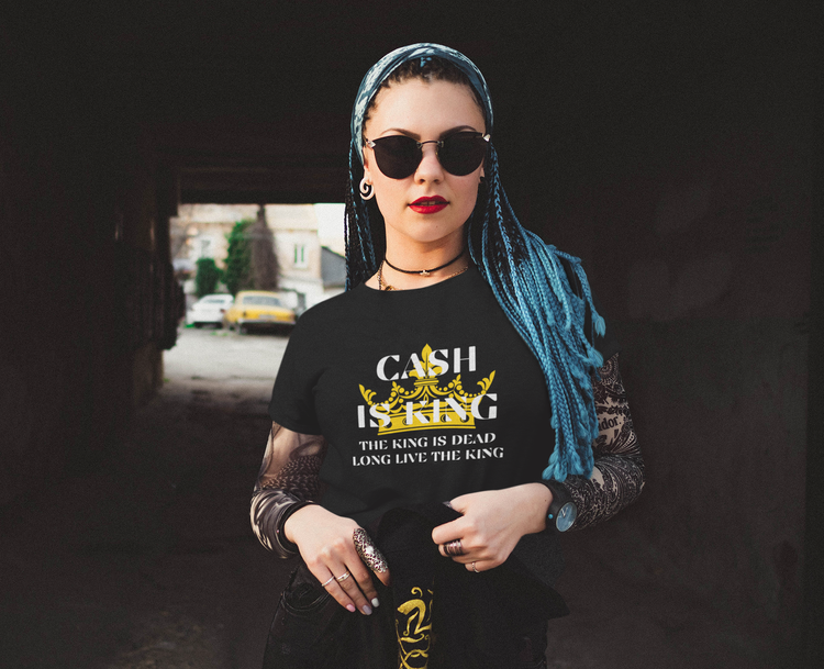 Cash Is King T-Shirt Female. T-Shirt med tryckt text Cash is king